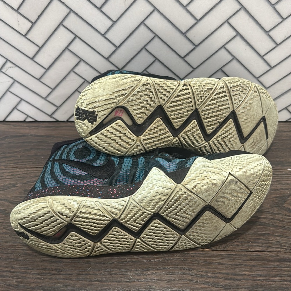 Kyrie 4 - Picture 4 of 5